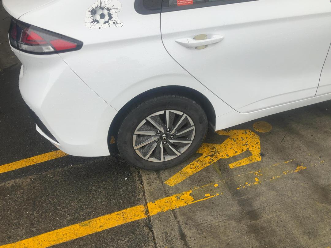 Photo '13' of Hyundai Ioniq 100KW EV