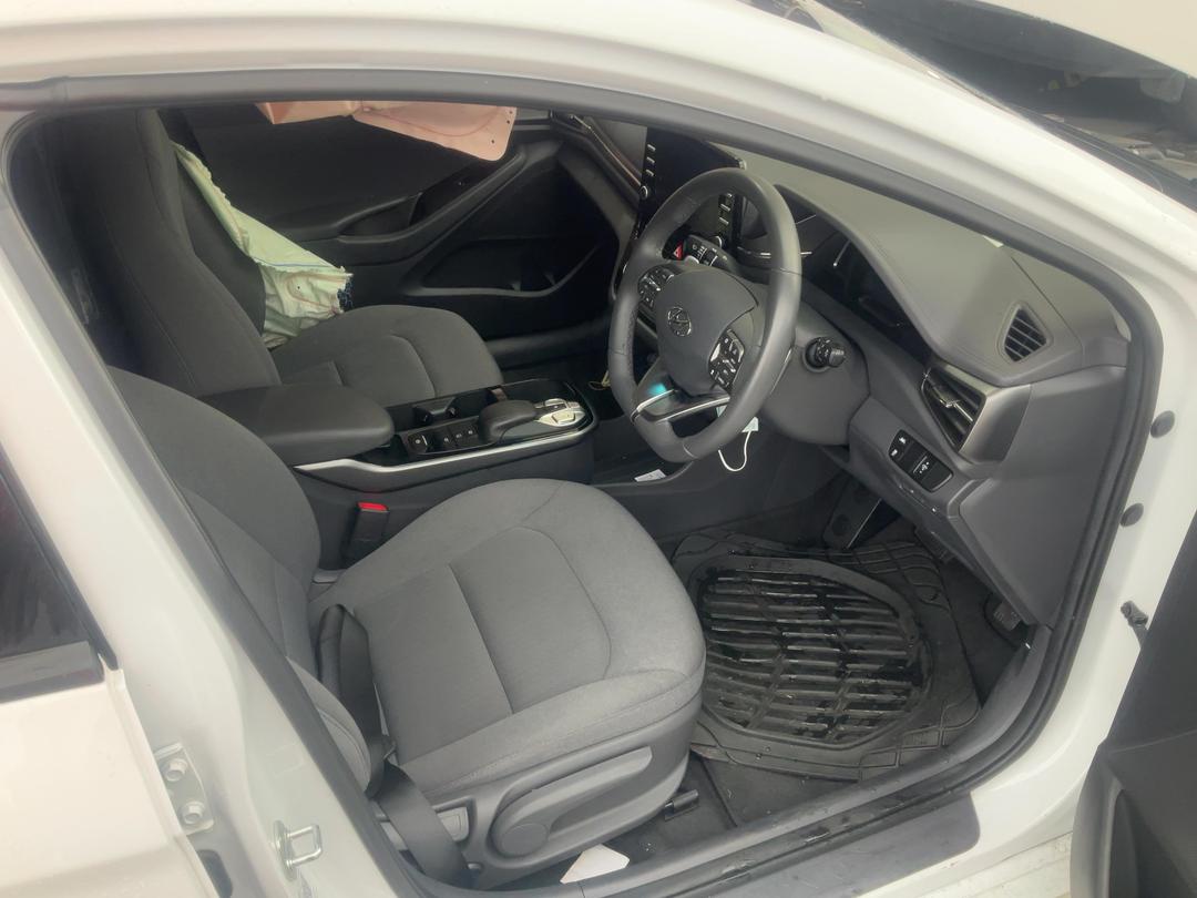 Photo '19' of Hyundai Ioniq 100KW EV