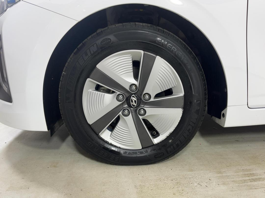 Photo '10' of Hyundai Ioniq