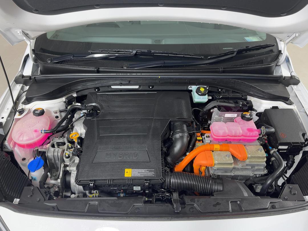 Photo '13' of Hyundai Ioniq
