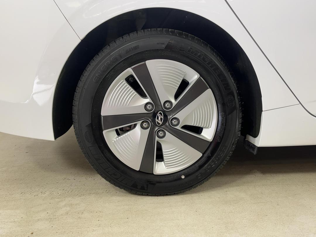 Photo '12' of Hyundai Ioniq
