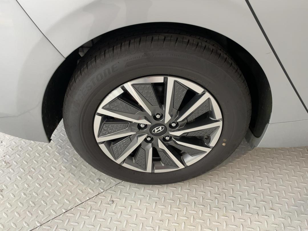 Photo '12' of Hyundai Ioniq