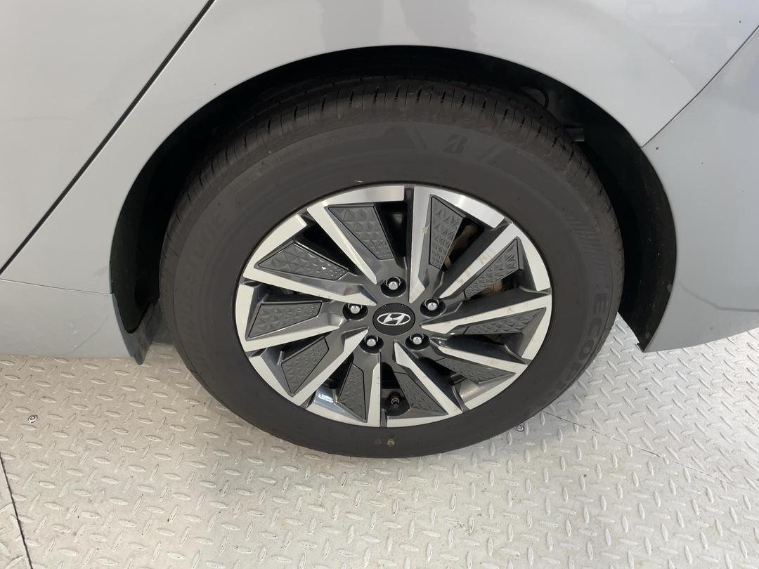 Photo '11' of Hyundai Ioniq