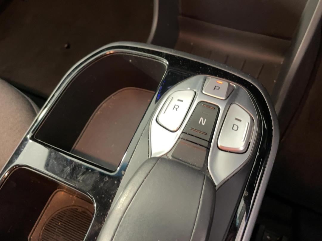 Photo '32' of Hyundai Ioniq