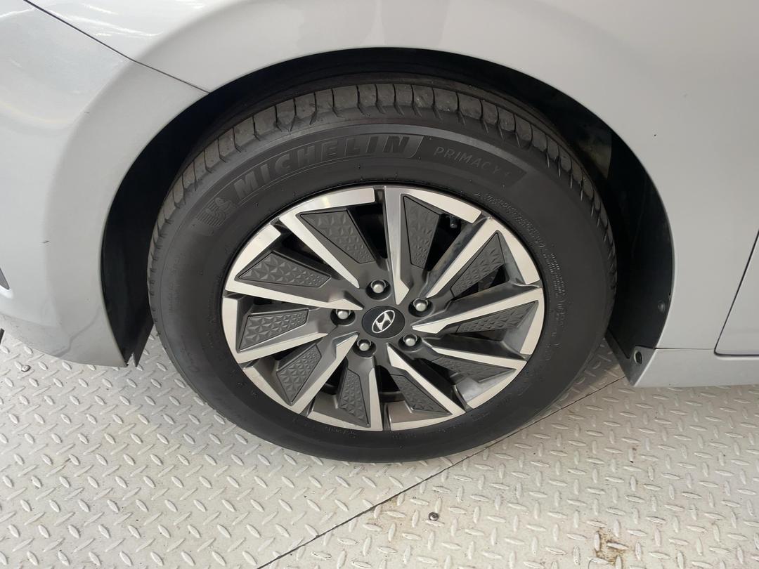 Photo '10' of Hyundai Ioniq