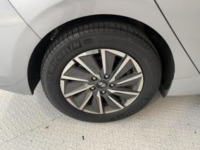 Photo '12' of Hyundai Ioniq