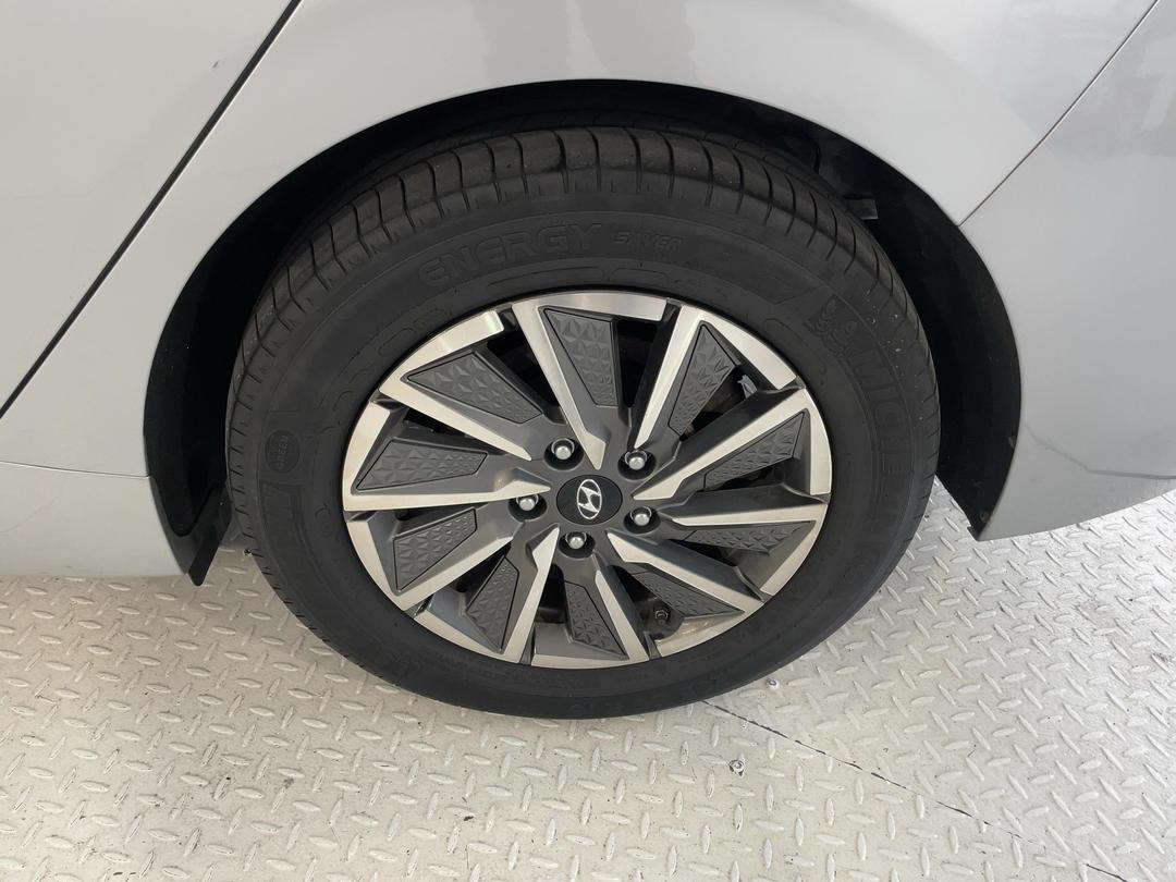 Photo '11' of Hyundai Ioniq