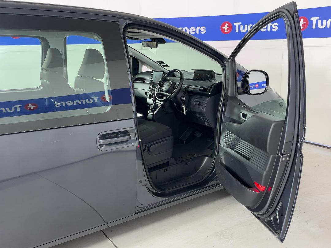 Photo '15' of Hyundai Staria