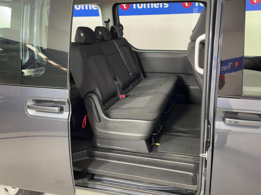 Photo '19' of Hyundai Staria