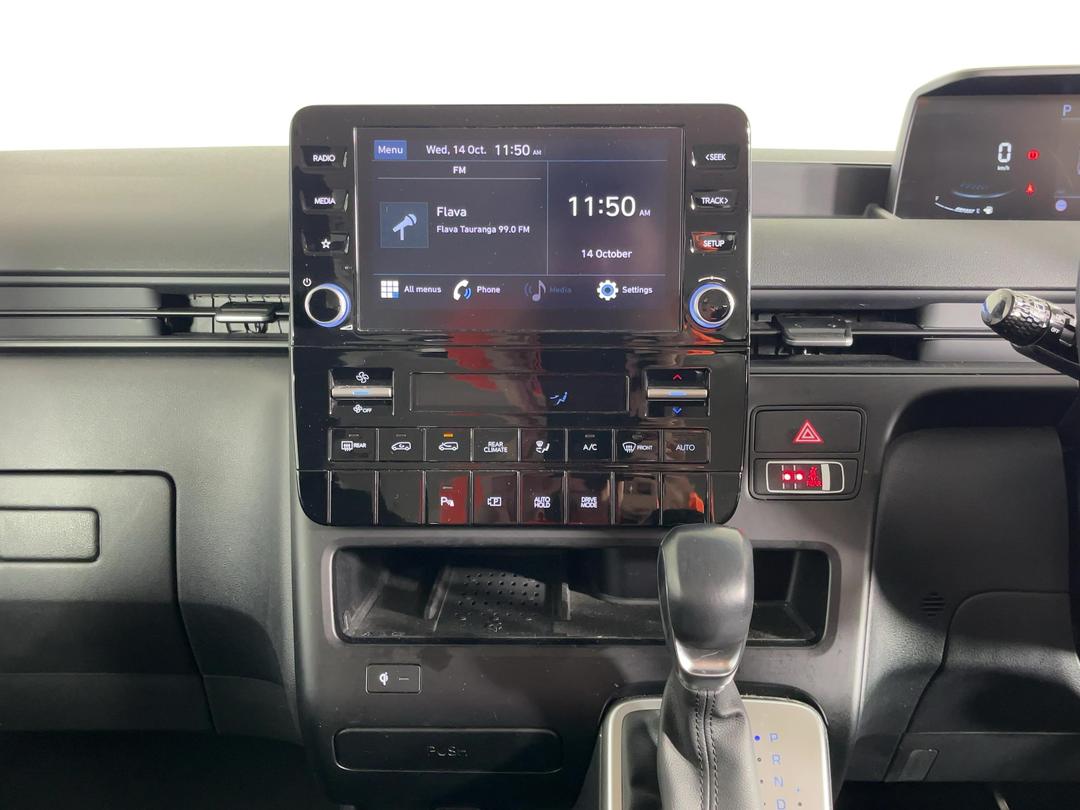 Photo '18' of Hyundai Staria