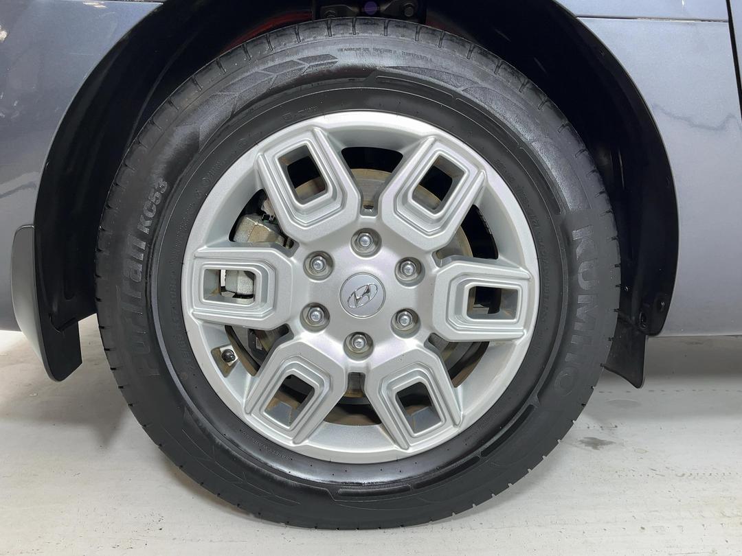 Photo '12' of Hyundai Staria