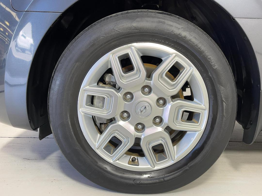 Photo '10' of Hyundai Staria