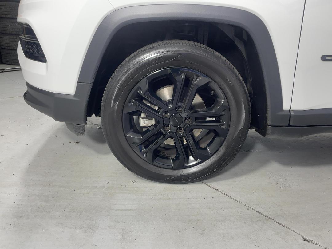 Photo '10' of Jeep Compass