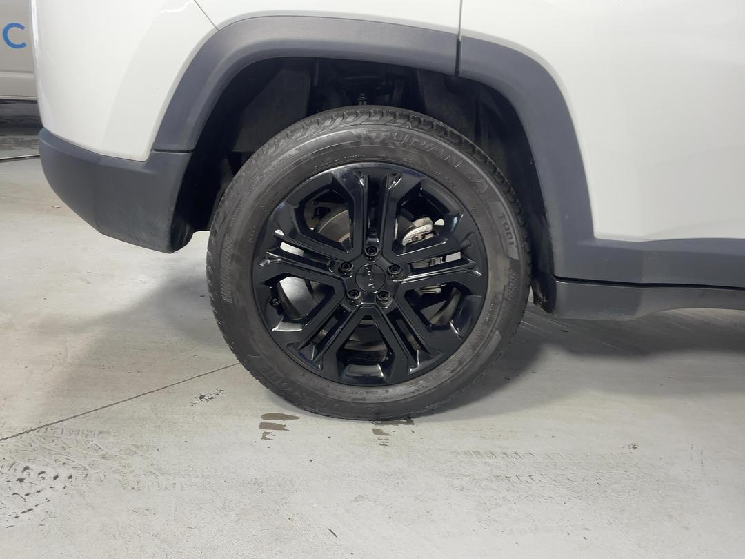 Photo '12' of Jeep Compass