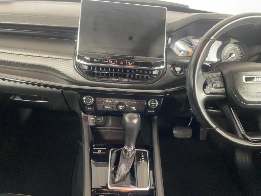 Photo '18' of Jeep Compass