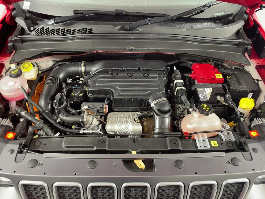 Photo '13' of Jeep Renegade