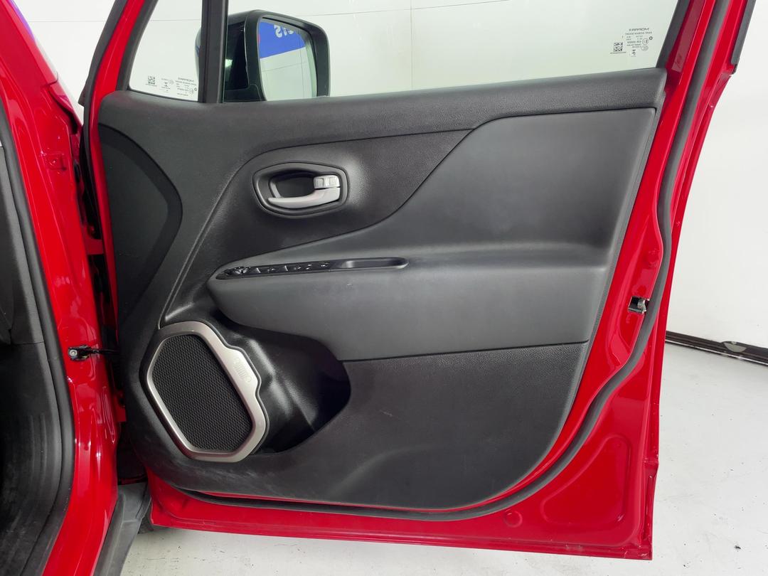 Photo '15' of Jeep Renegade