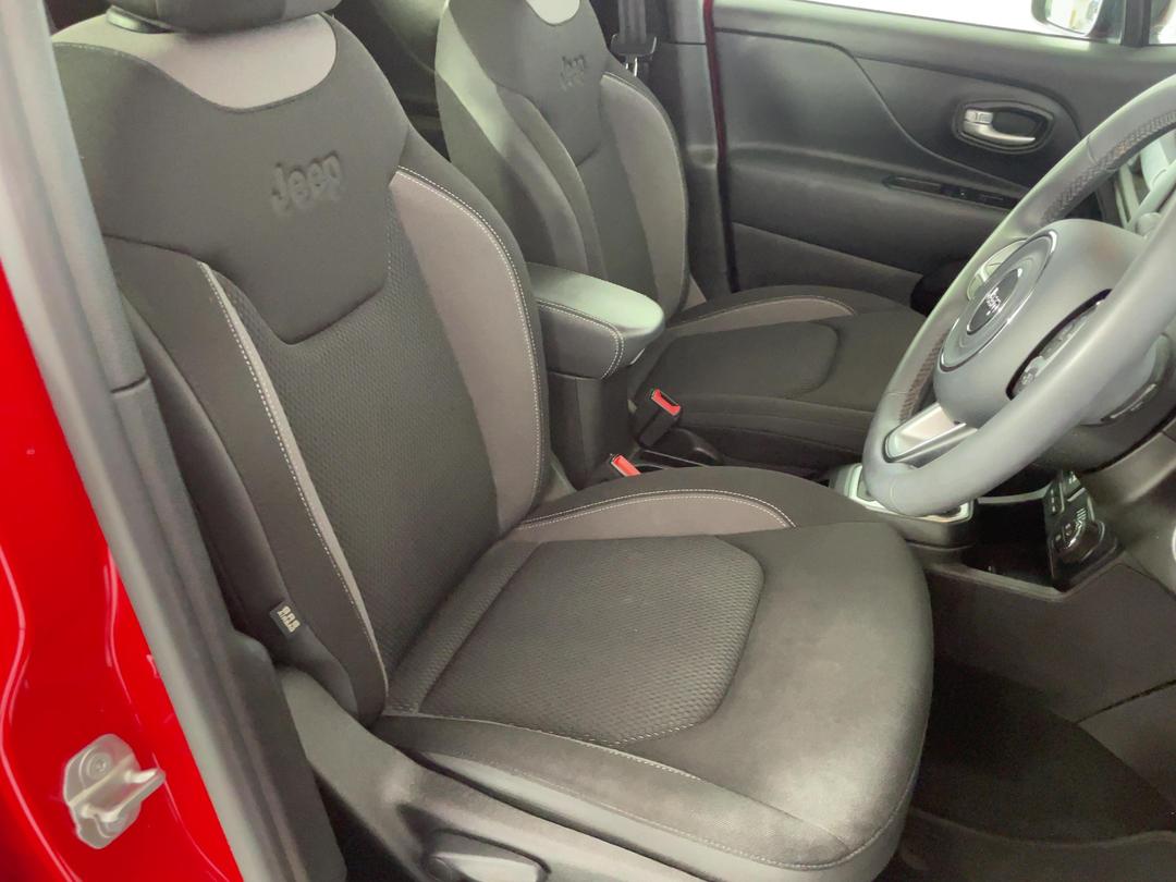 Photo '16' of Jeep Renegade