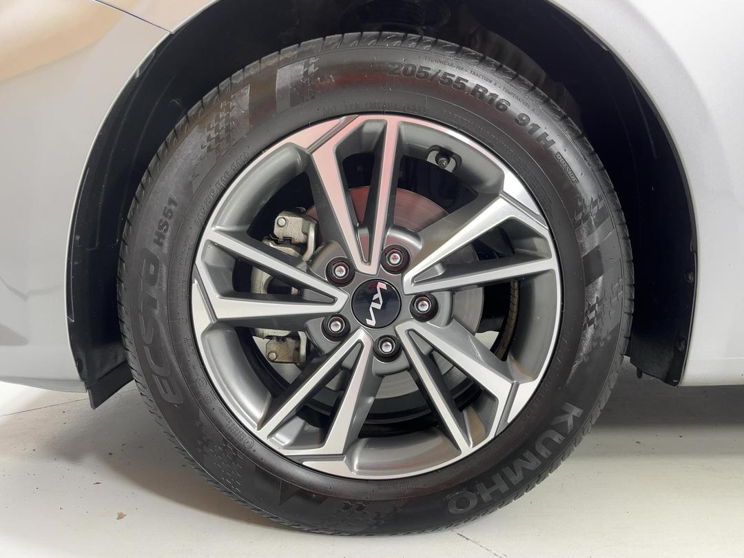 Photo '10' of KIA Cerato