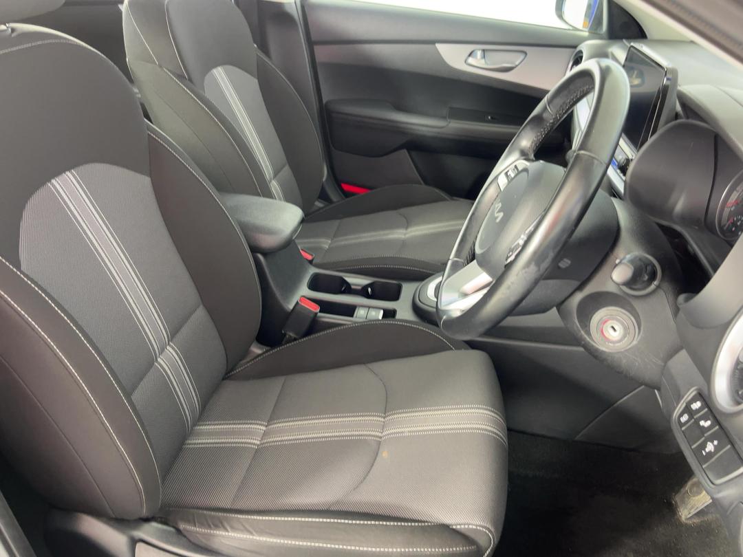 Photo '16' of KIA Cerato