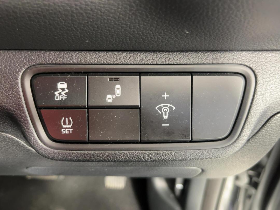 Photo '25' of KIA Cerato