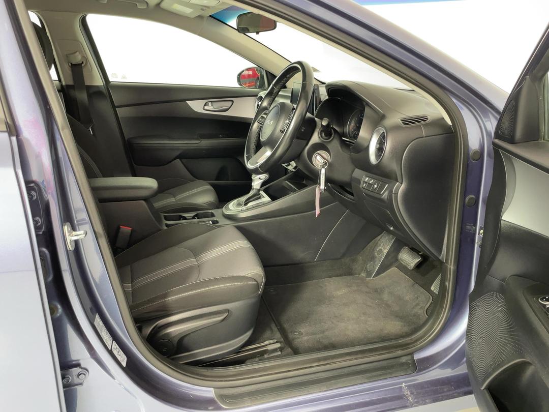 Photo '16' of KIA Cerato