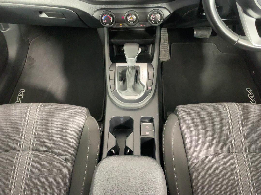 Photo '18' of KIA Cerato