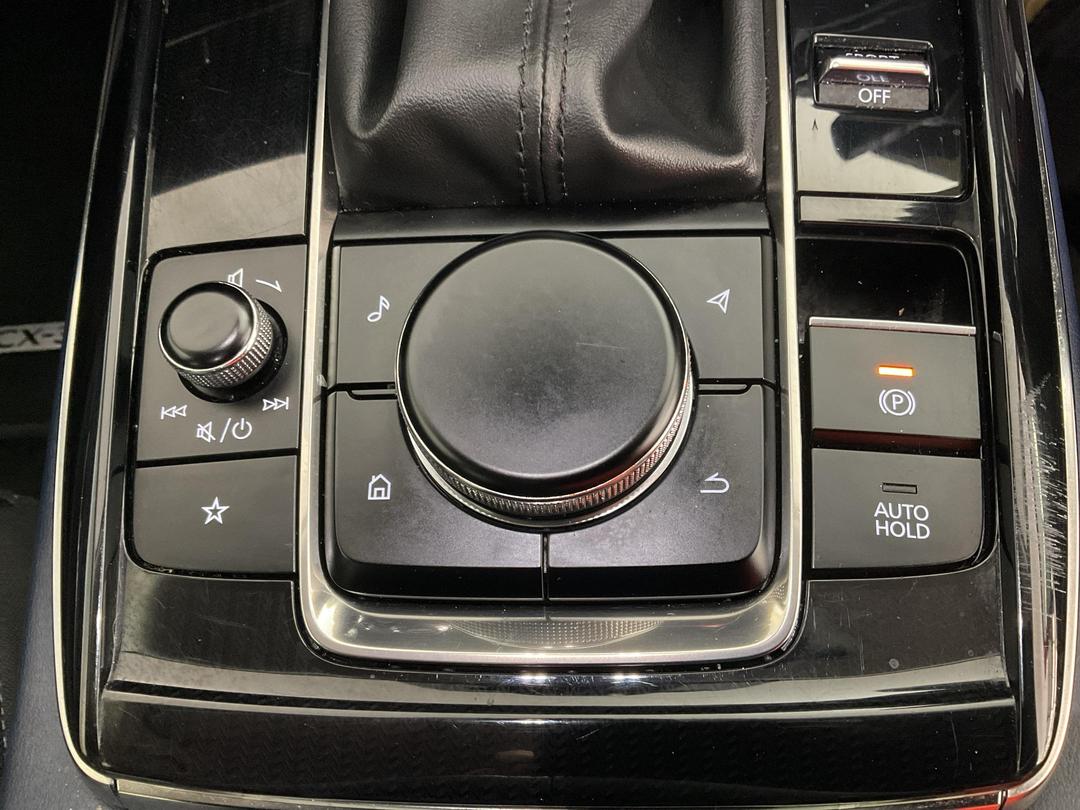 Photo '24' of Mazda CX-30