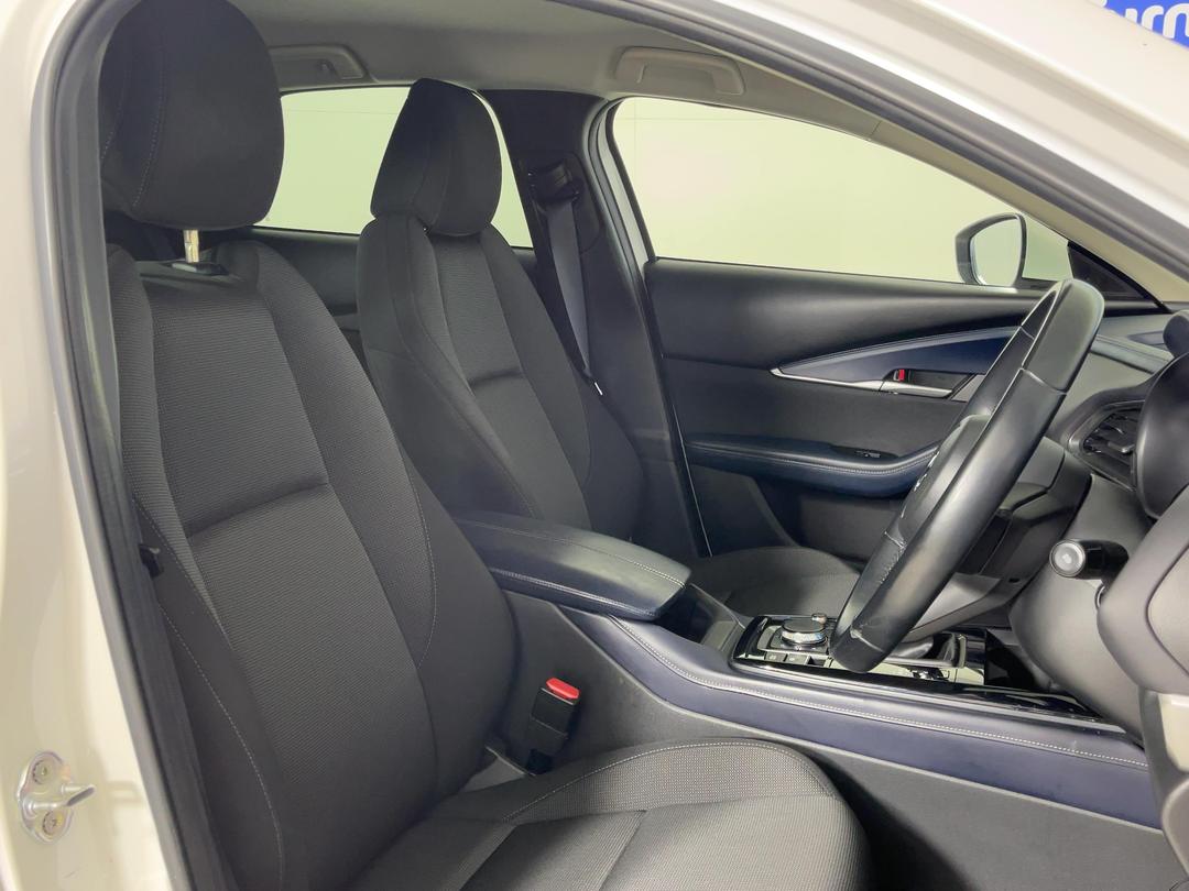Photo '16' of Mazda CX-30