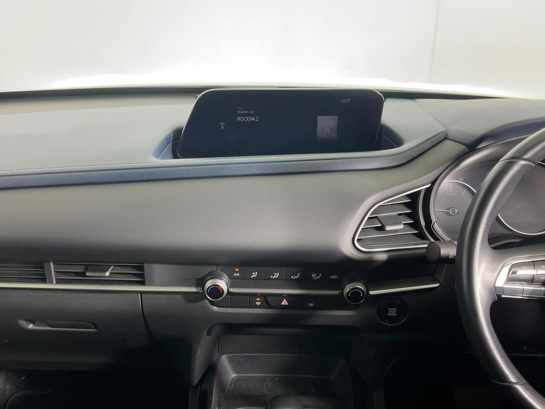 Photo '18' of Mazda CX-30