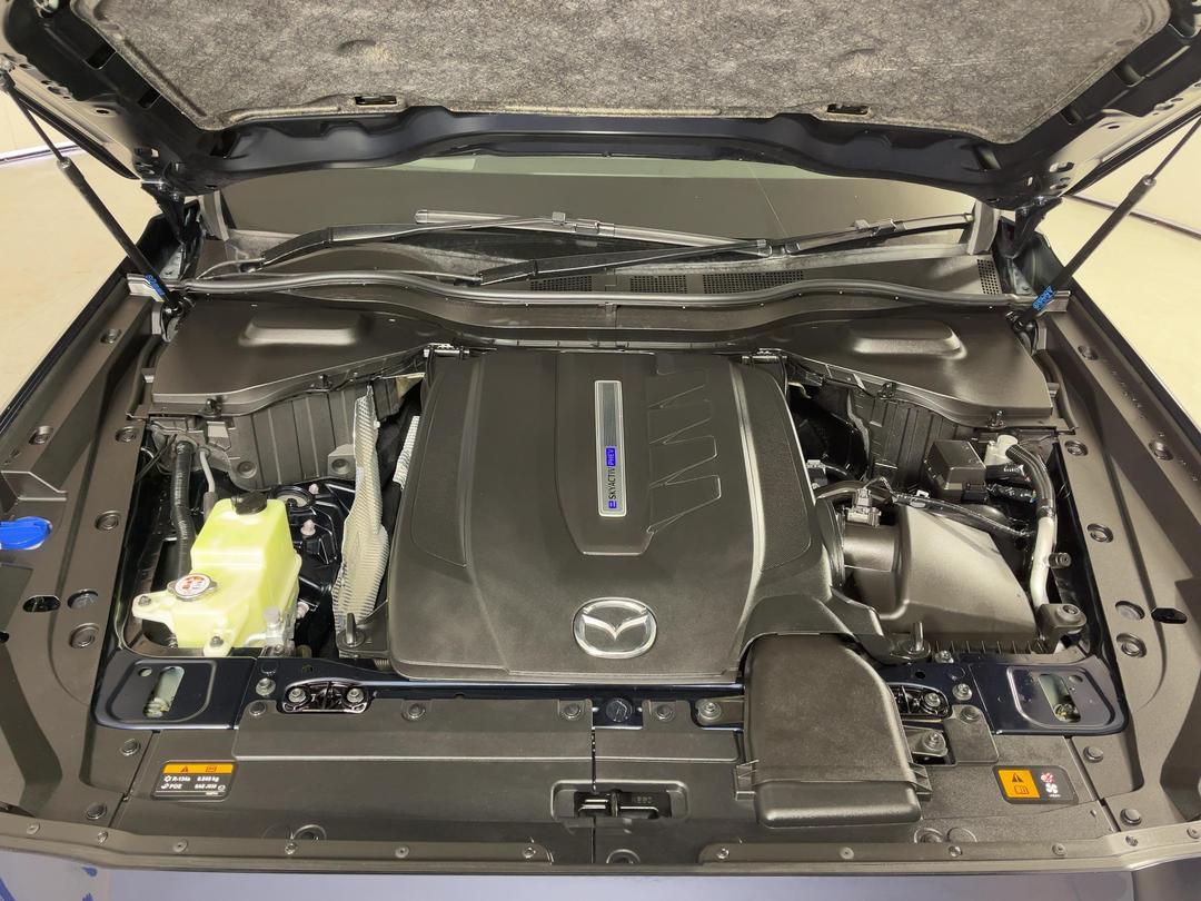Photo '13' of Mazda CX-60