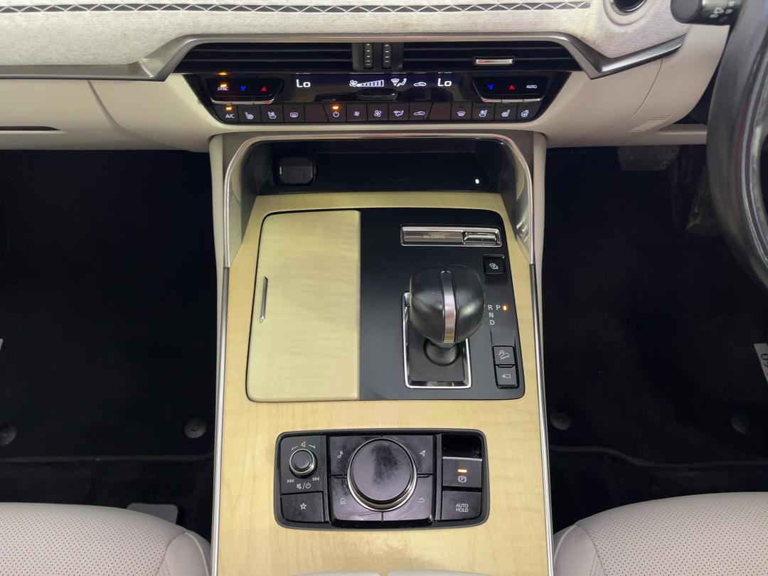 Photo '18' of Mazda CX-60