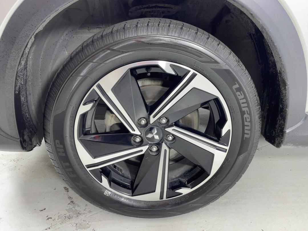Photo '10' of Mitsubishi Eclipse Cross