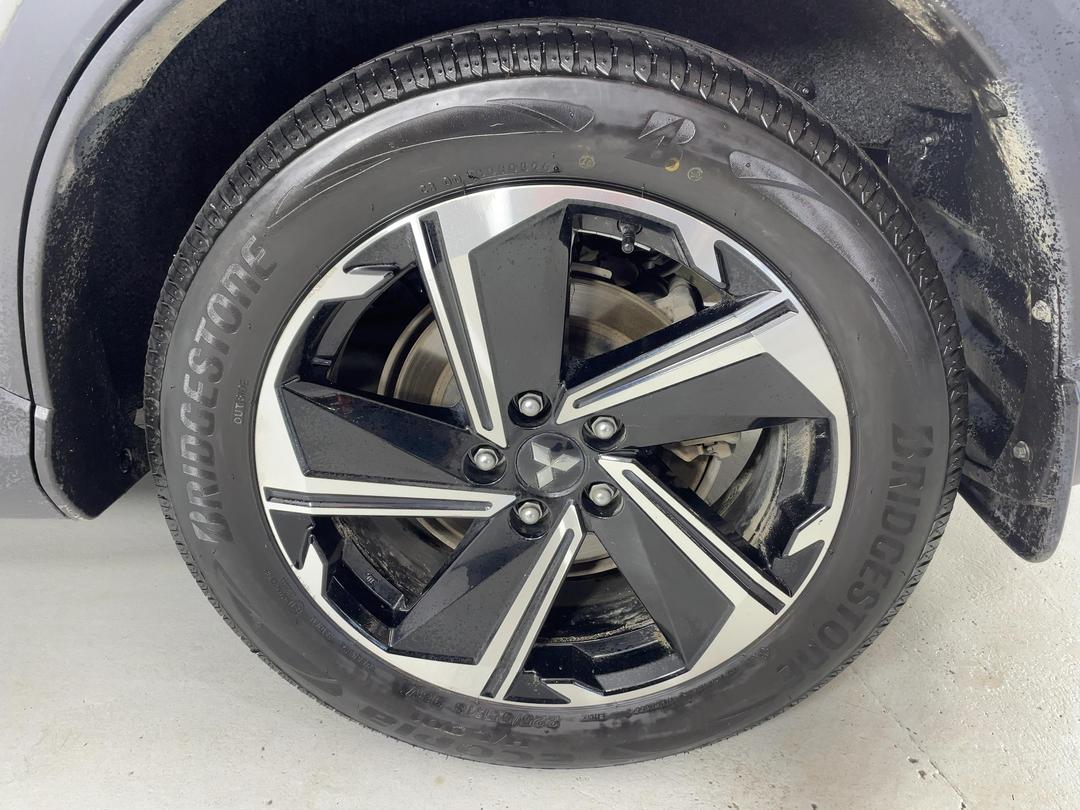 Photo '11' of Mitsubishi Eclipse Cross
