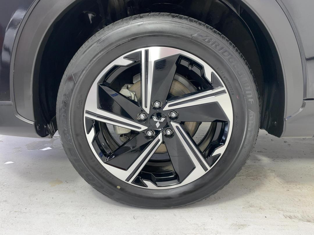 Photo '10' of Mitsubishi Eclipse Cross