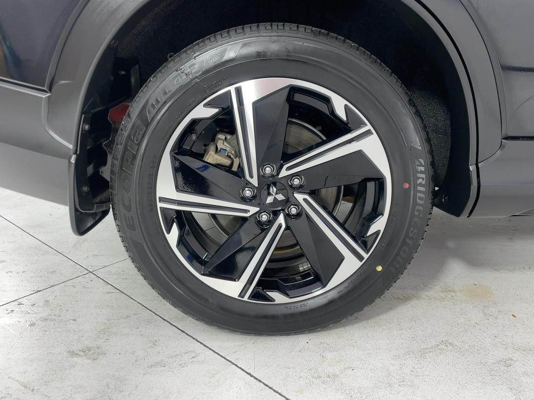 Photo '12' of Mitsubishi Eclipse Cross