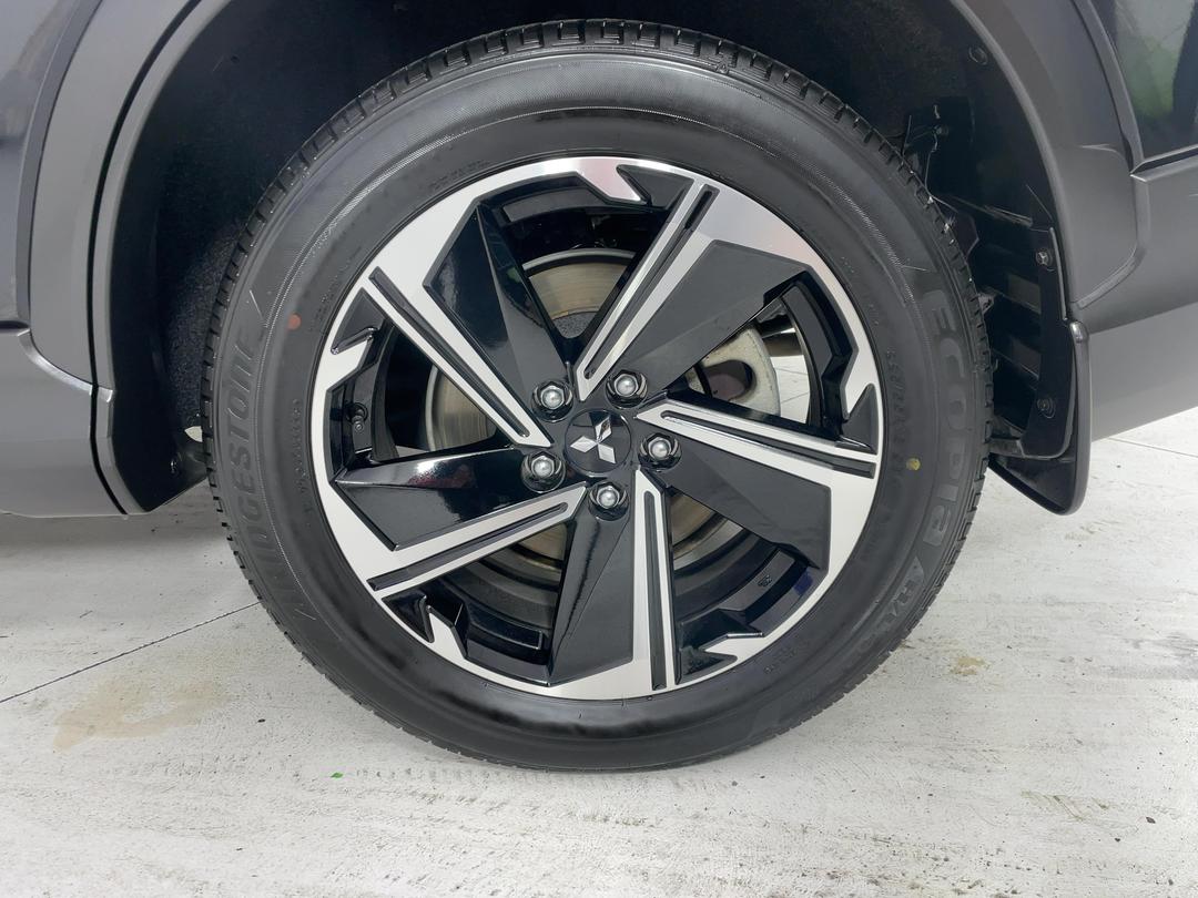 Photo '11' of Mitsubishi Eclipse Cross