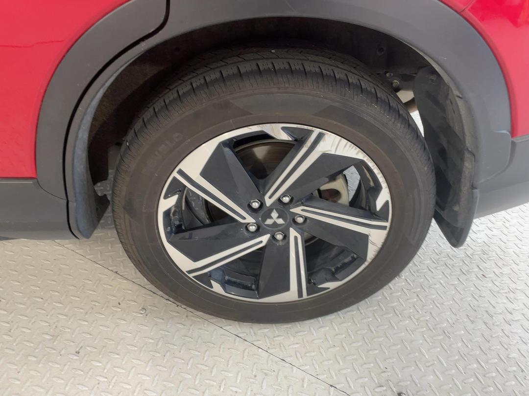 Photo '11' of Mitsubishi Eclipse Cross