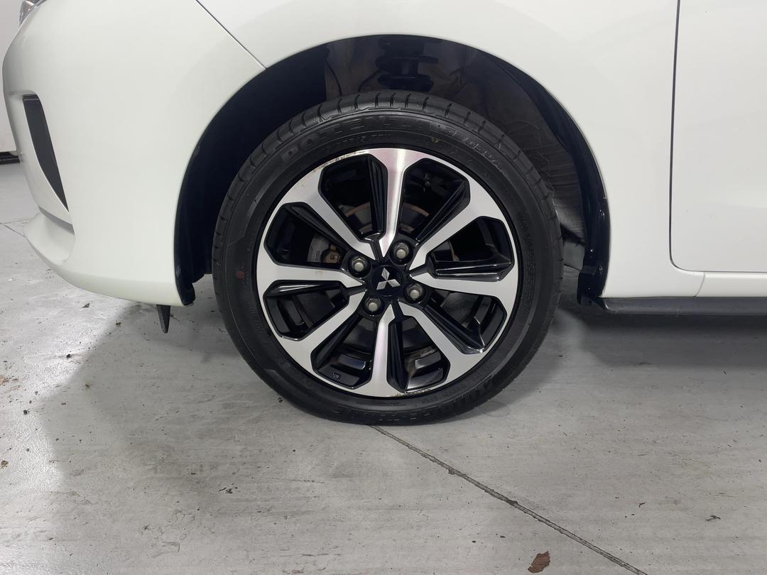 Photo '10' of Mitsubishi Mirage