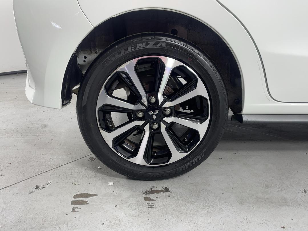 Photo '12' of Mitsubishi Mirage