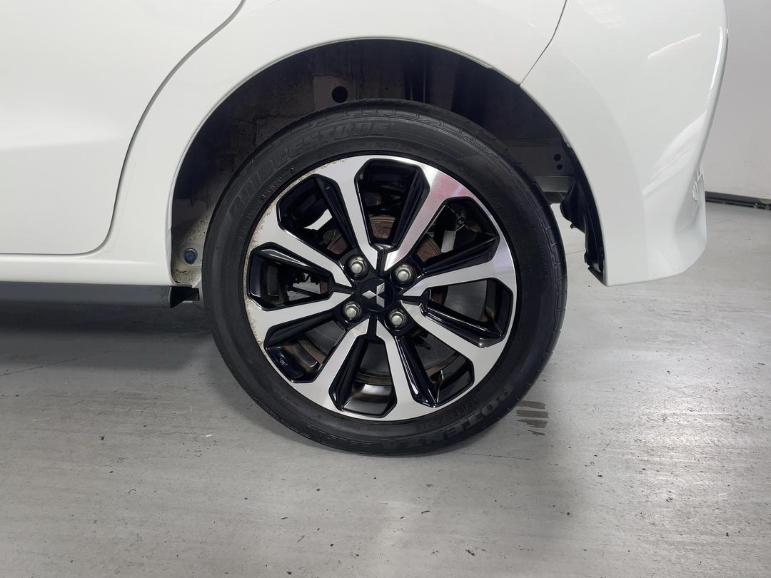 Photo '11' of Mitsubishi Mirage