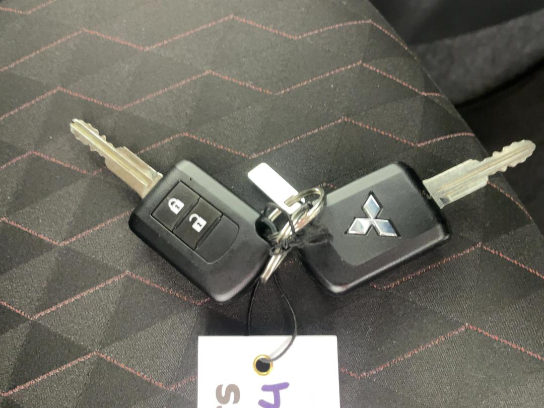 Photo '22' of Mitsubishi Mirage