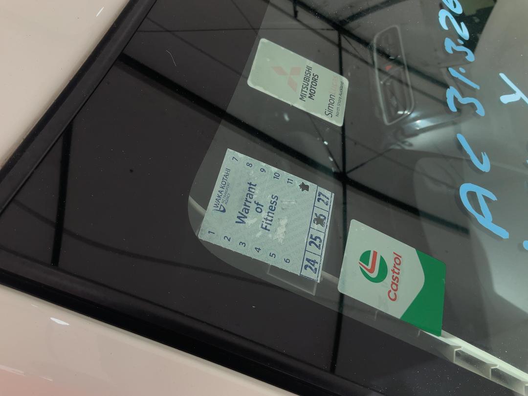 Photo '21' of Mitsubishi Mirage XLS