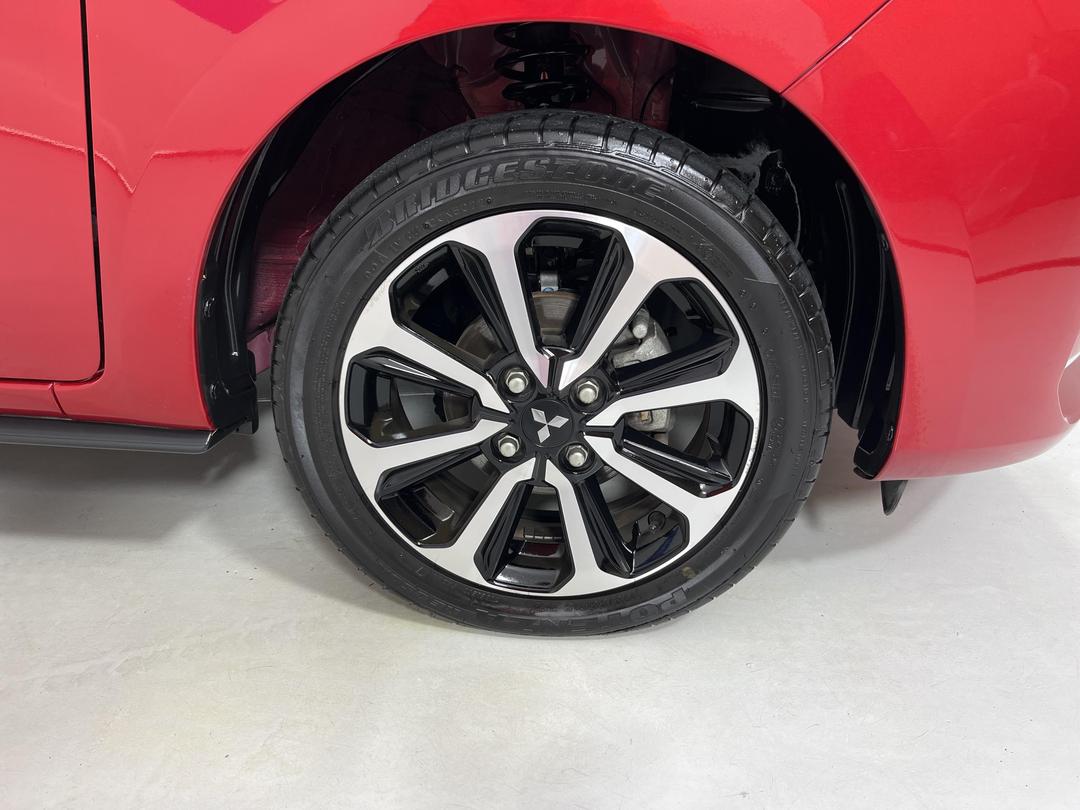 Photo '9' of Mitsubishi Mirage