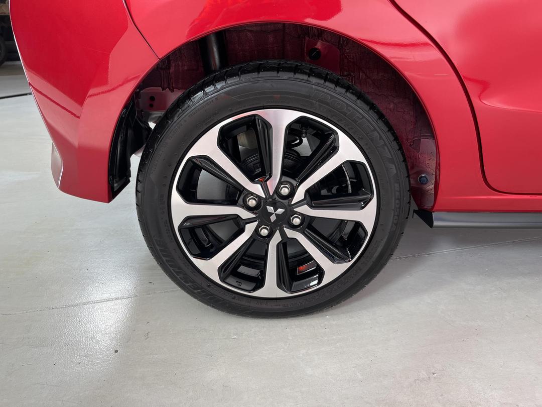 Photo '12' of Mitsubishi Mirage