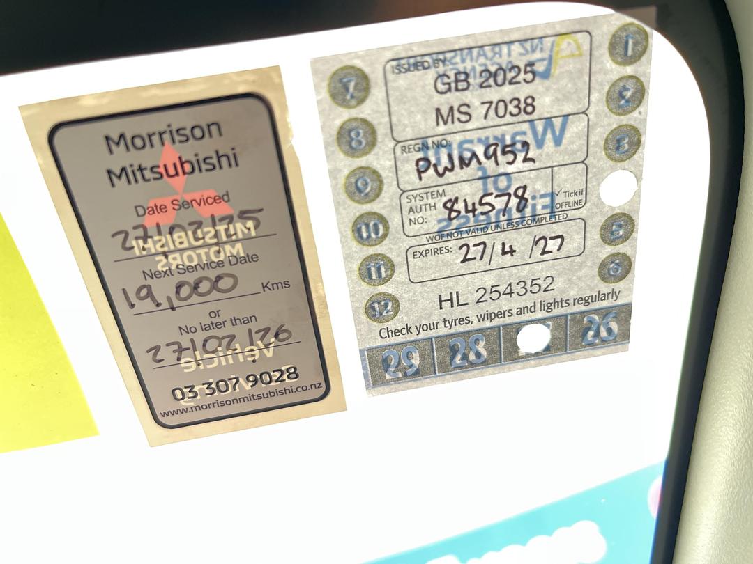 Photo '23' of Mitsubishi Mirage