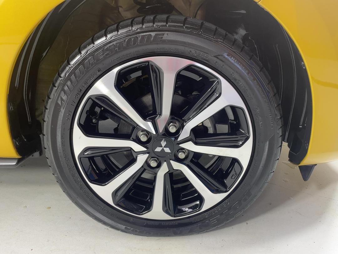 Photo '9' of Mitsubishi Mirage