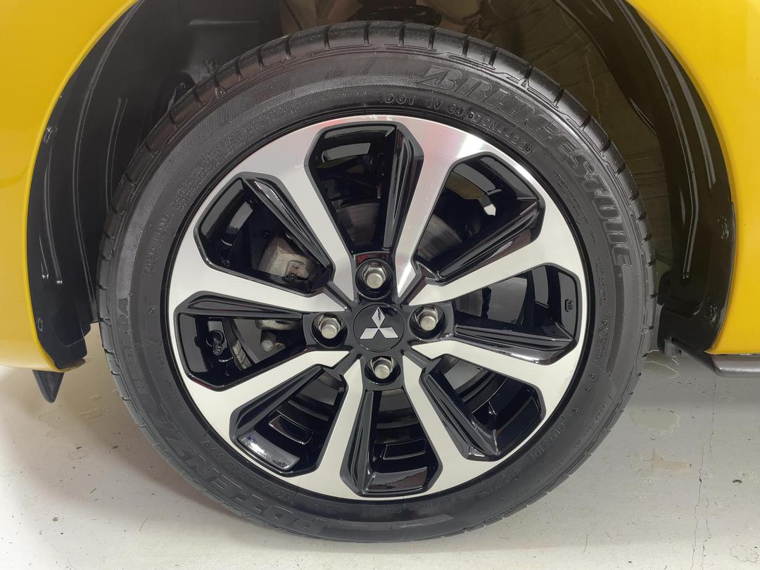 Photo '10' of Mitsubishi Mirage