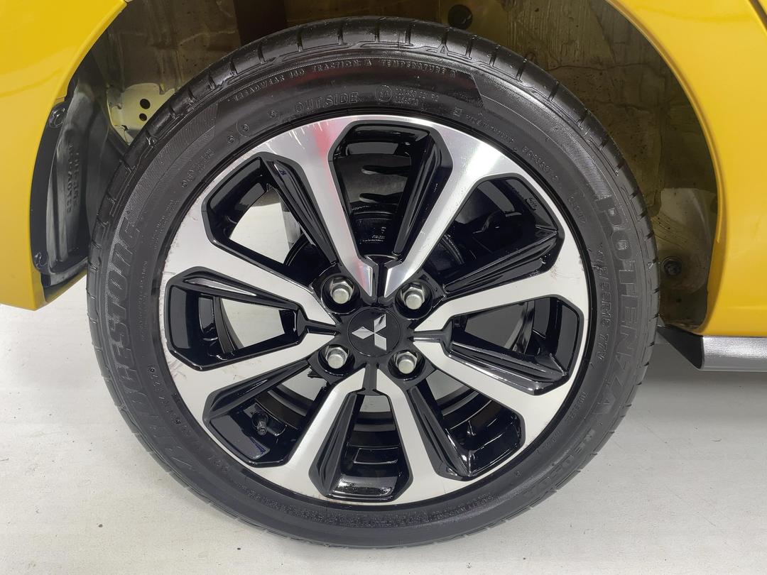 Photo '12' of Mitsubishi Mirage