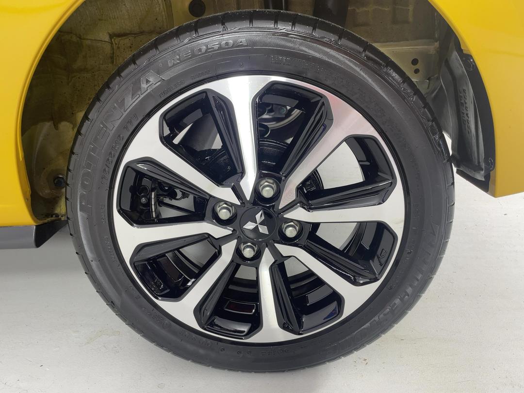 Photo '11' of Mitsubishi Mirage